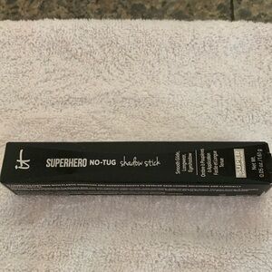 It cosmetics SUPERHERO NO-TUG shadow stick